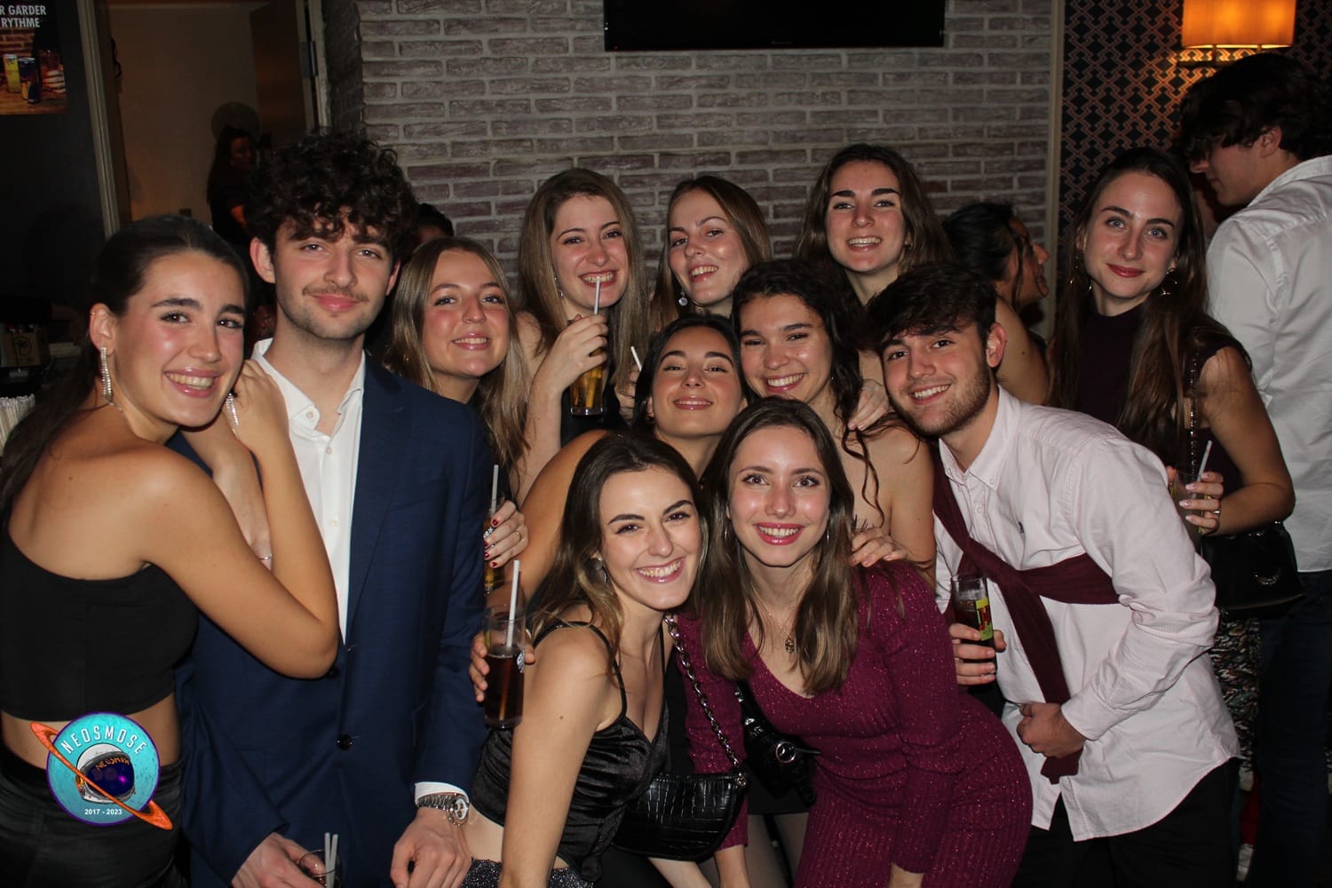 Estudiantes Erasmus en una fiesta